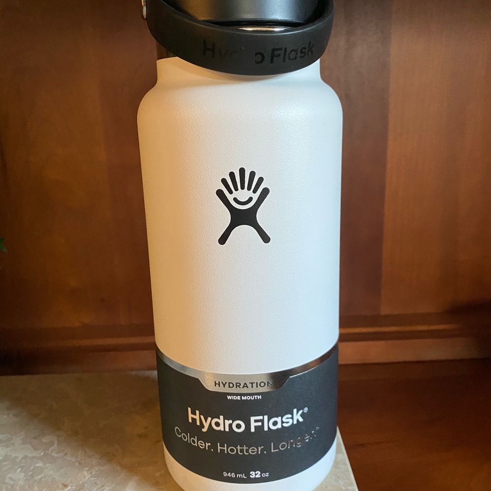brand new HYDRO FLASK 32oz white